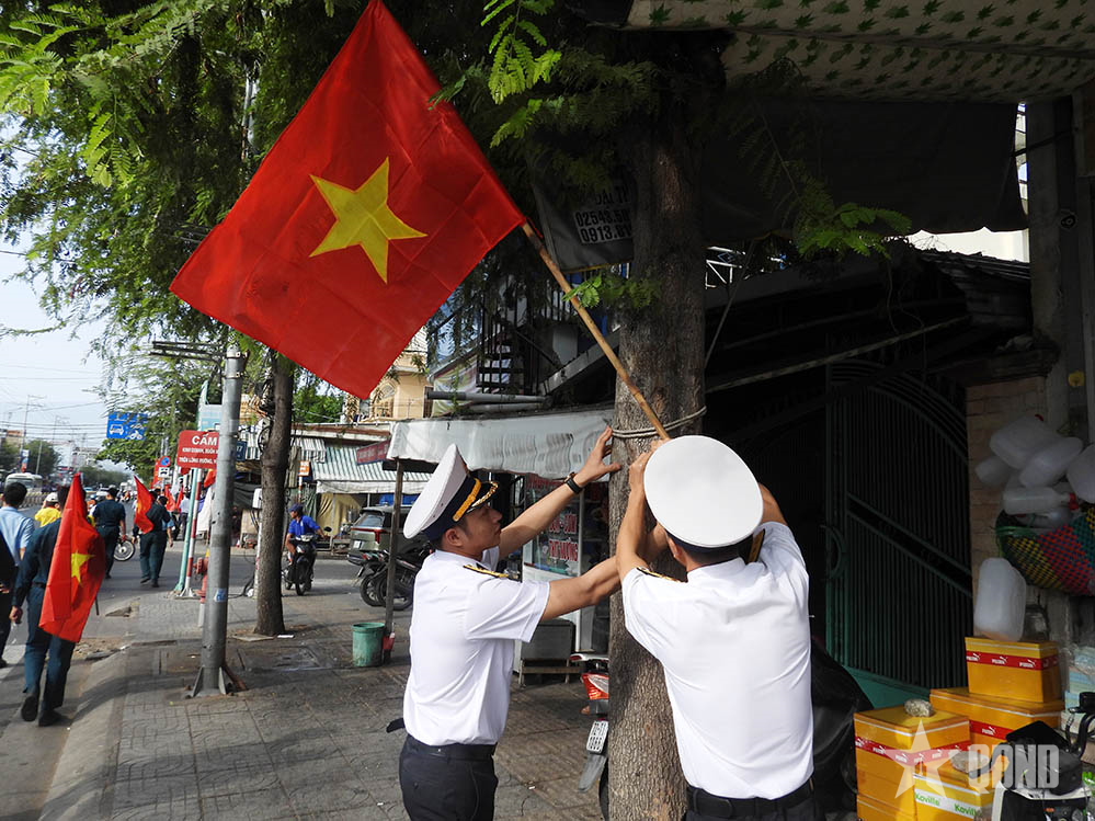 Hải đoàn 129 tham gia Xuân tình nguyện chăm lo người già neo đơn, trẻ mồ côi